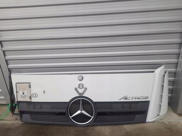 A9607500409 Mercedes Накладка решітки радіатора