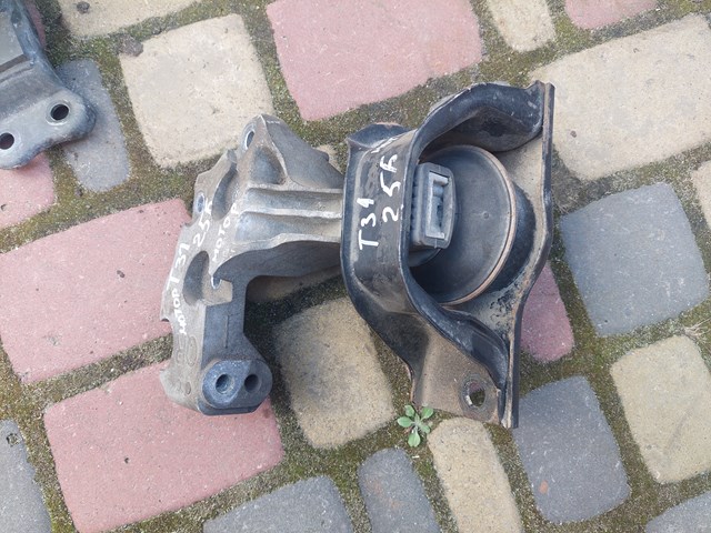 Купити 11210ET80A Nissan/Infiniti Подушка (опора) двигуна, права