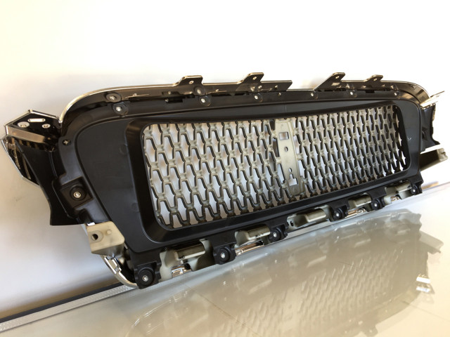 HP5Z8200CA Ford Решітка радіатора