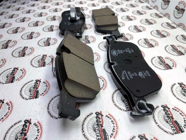 LR160486 Land Rover Передні гальмівні колодки