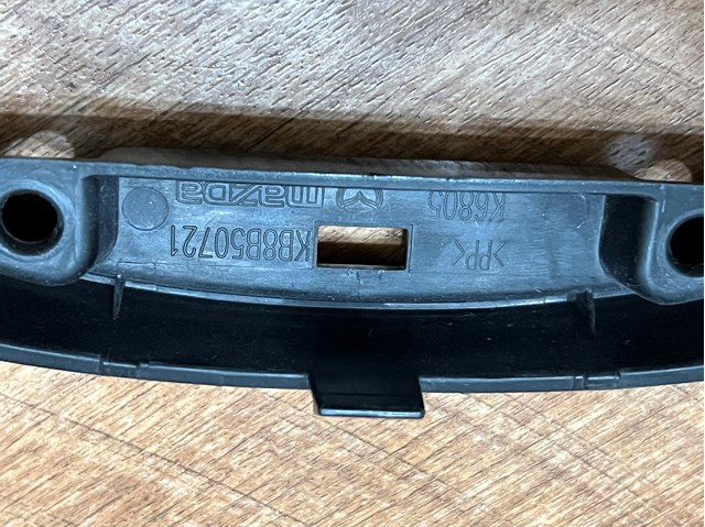 Емблема на решітку радіатора Mazda KB8B50721 ціна, від 21.35 USD