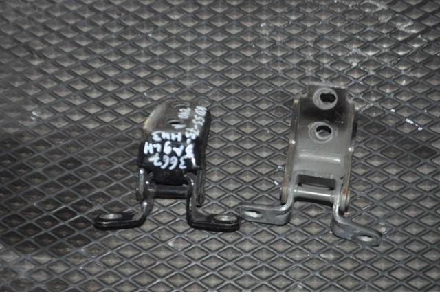Петля задніх лівих дверей Mazda KD5373240A