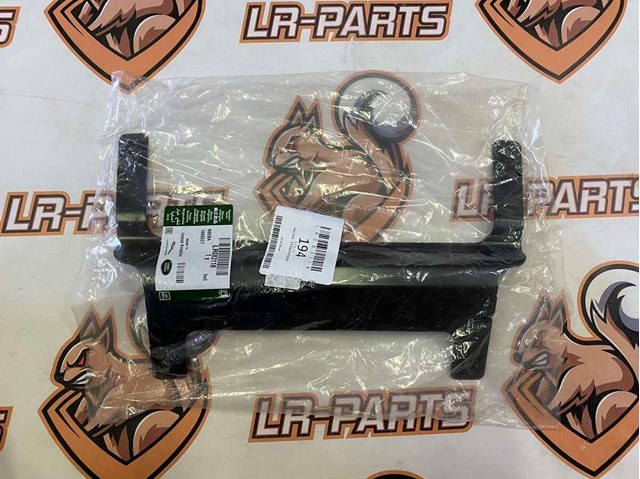LR083118 Land Rover Кронштейн бампера переднього, центральний