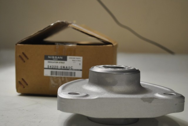 543205NA0C Nissan/Infiniti Кріплення переднього амортизатора