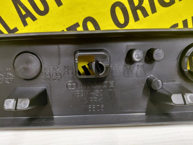 KB9M50171 Mazda Панель кріплення номерного знака, переднього