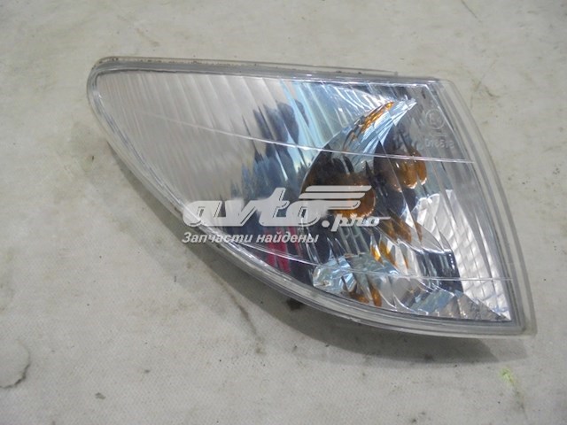 C10051060C Mazda Поворотник правий