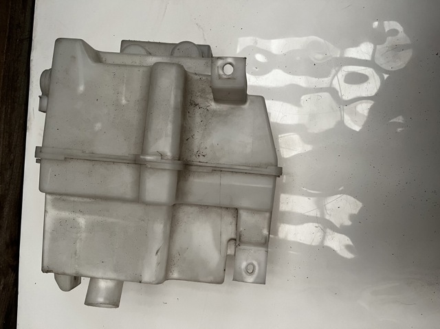 Купити 289105NA0A Nissan/Infiniti Бачок омивайки