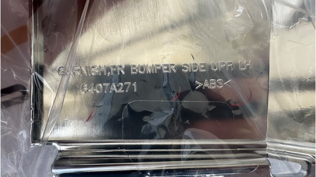 Купити 6407A271 Mitsubishi Молдинг переднього бампера, лівий