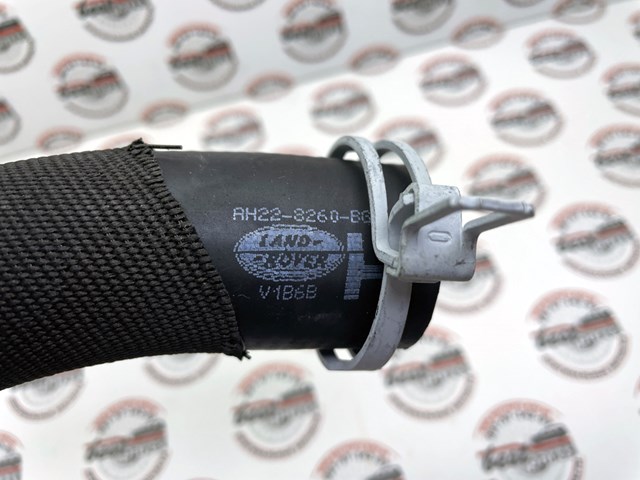 LR118802 Land Rover Патрубок системи охолодження