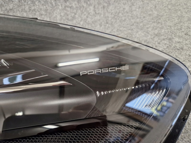 Фара права 95B941080BB Porsche