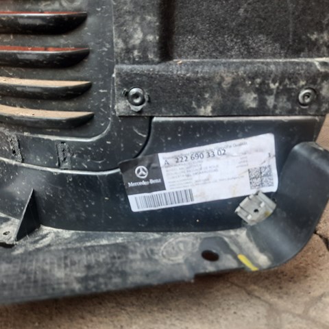 Підкрилок передній правий A2226903302 Mercedes