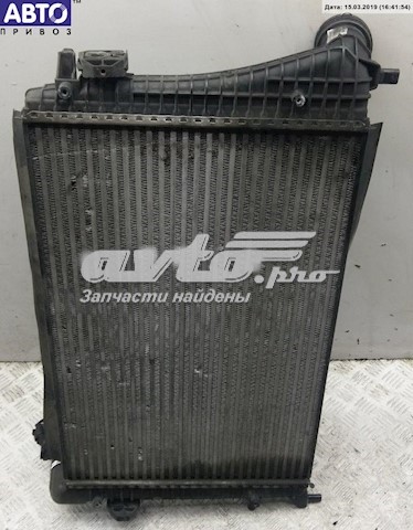 радіатор интеркуллера V15606034 Охолоджувач наддувочного повітря VEMO V15606034