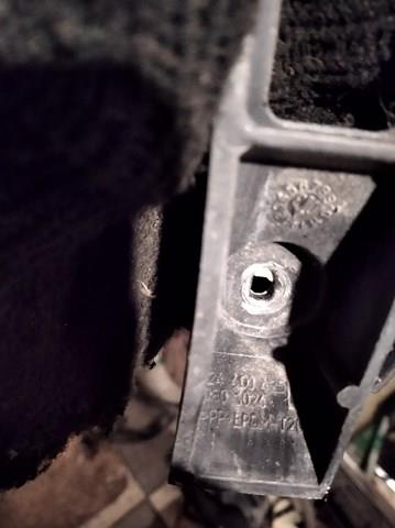 Направляюча заднього бампера, ліва General Motors 24401425 ціна, від 6.33 USD