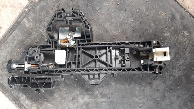 Ручка передньої двері зовнішня Mercedes A2047600834