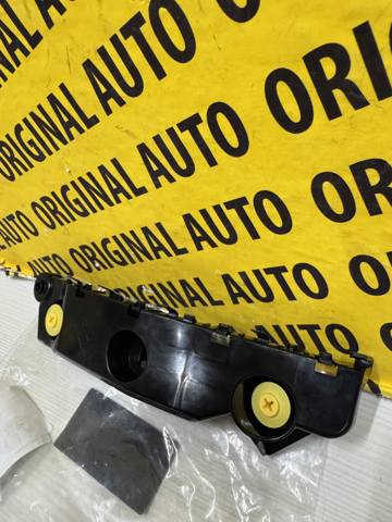 Кронштейн бампера переднього, правий 622226RR0B Nissan/Infiniti
