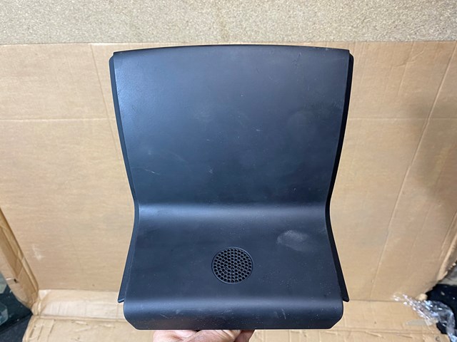 106087600A Tesla 