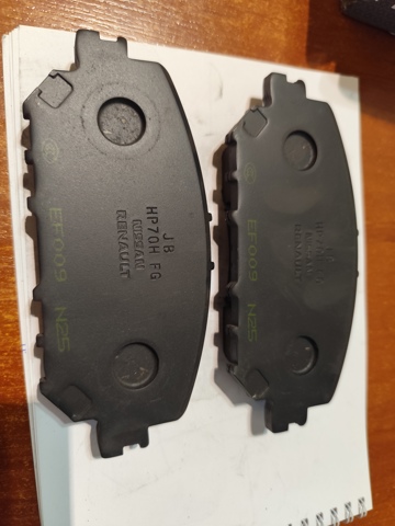Купити D10606RA1A Nissan/Infiniti Колодки гальмівні передні, дискові