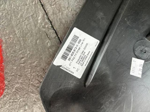 Подкрильнікі переднього крила, правий VAG 561805912H9B9 ціна, від 152.00 USD