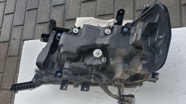 Фара права 8110560P40 Toyota