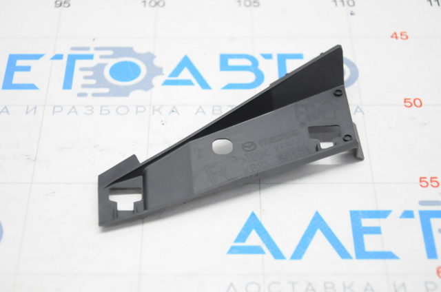 Накладка решітки радіатора права Mazda KB8A50101A ціна, від 3.90 USD