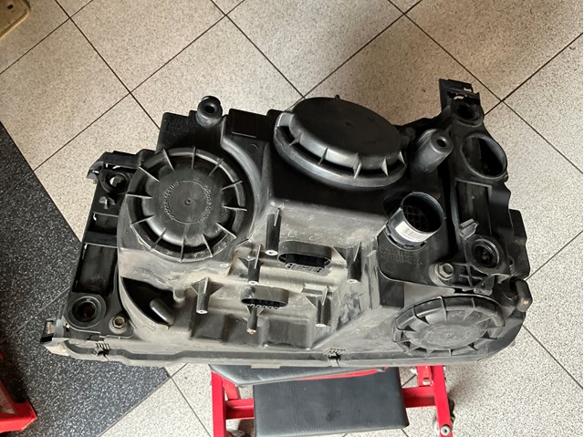 Фара правая Land Rover XBC501920LPO ціна, від 165.56 USD