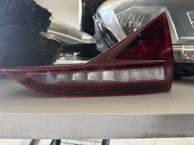 Стоп задній VAG 17A945093 ціна, від 63.33 USD