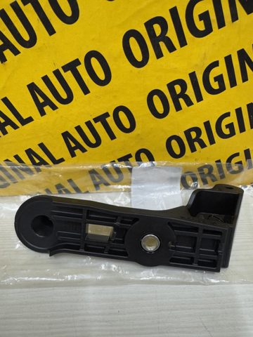 PAH920211 Mazda Кронштейн повітряного фільтра