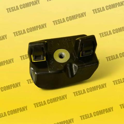149377200B Tesla Лівий кронштейн переднього бампера