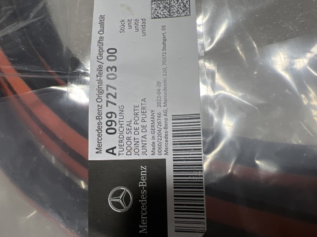 Ущільнювач двері передньої (на кузові) Mercedes A0997270300 ціна, від 66.96 USD