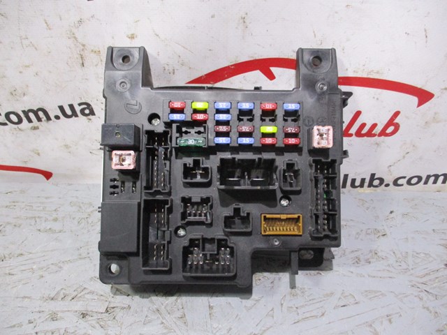8637A825 Mitsubishi Блок запобіжників задній, салонний