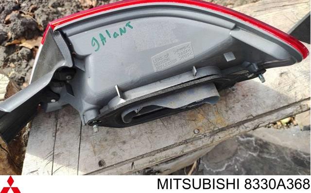 Купити 8330A368 Mitsubishi Задня права фара
