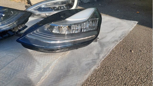 Фари Tesla 107737100K ціна, від 250.03 USD