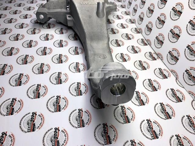 31476878 Volvo Цапфа поворотна ліва