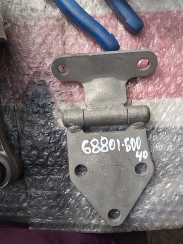 Петля задньої багажної, 3/5 -ої двері 6880160040 Toyota