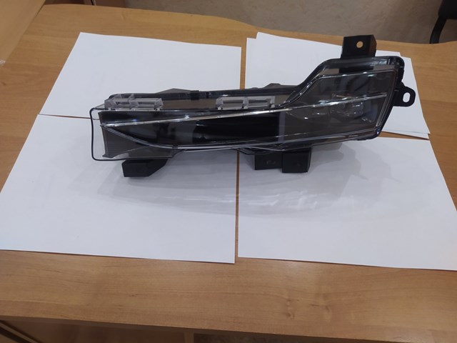 Купити 107739600D Tesla Протитуманка права