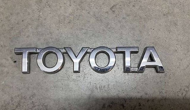 7544112A00 Toyota емблема кришки багажника, фірмовий значок