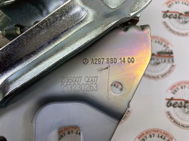 Петля капота, права A2978801400 Mercedes