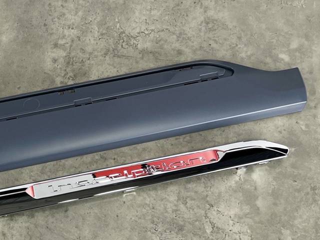 39843008 Volvo Молдинг передніх правих дверей, нижній
