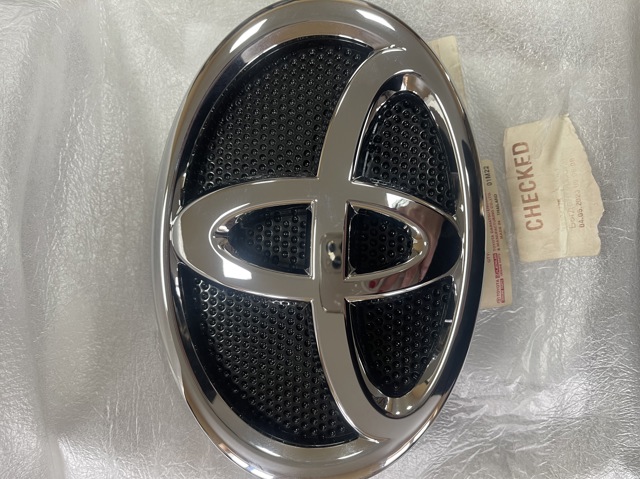 753100K060 Toyota Емблема решітки радіатора