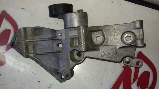 Кронштейн генератора 8200327134 Renault (RVI)