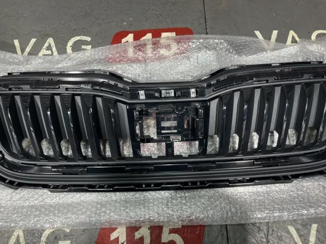 Купити 657853653AZD4 VAG Захисна решітка радіатора