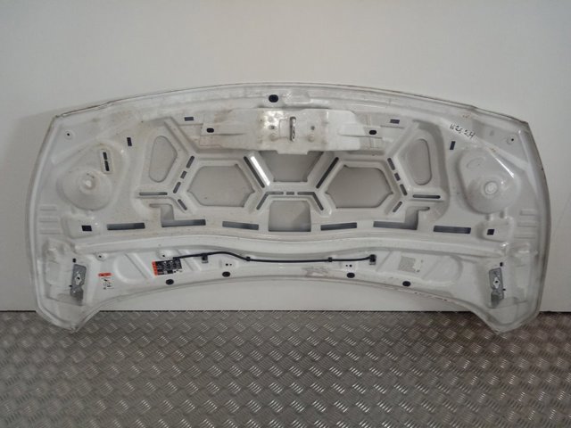 32U203 Polcar Капот