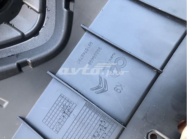 Решітка радіатора 9816749780 Peugeot/Citroen