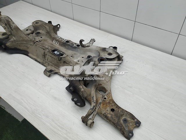 Купити Підрамник передній Toyota Corolla  E18