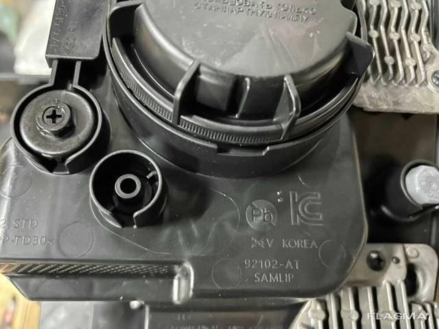 92101AT000 Hyundai/Kia Фара ліва передня