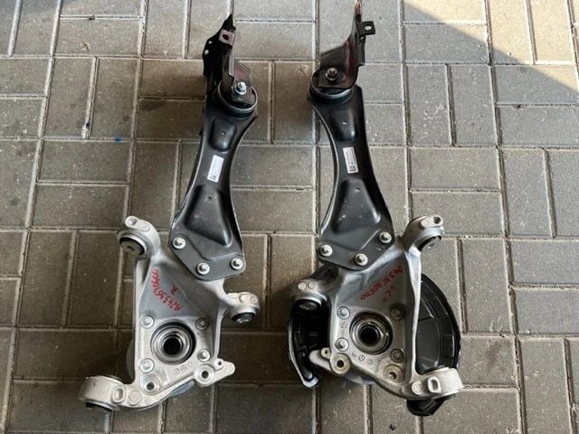 Купити A2433502301 Mercedes Цапфа ліва