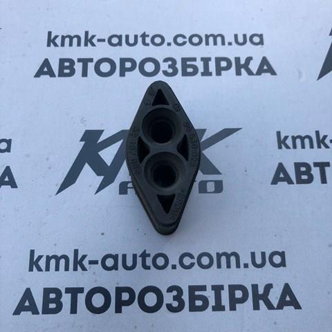 Подушка кріплення радіатора верхня General Motors 90530926 ціна, від 1.28 USD