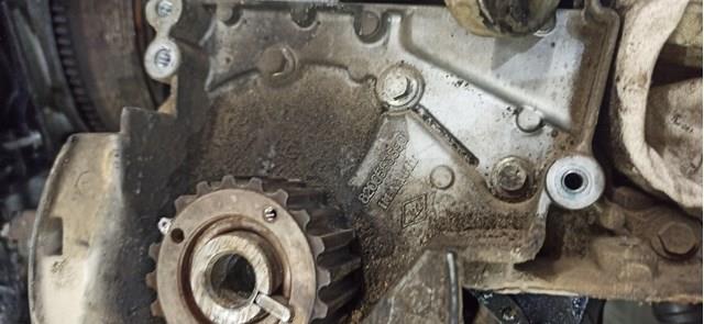 Кришка двигуна передня 8200563690 Renault (RVI)