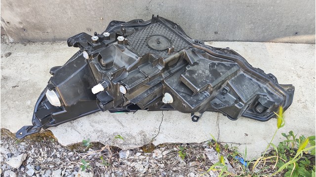 Права блок фара Toyota 81110F6010 ціна, від 733.63 USD