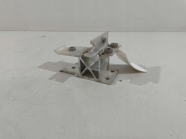 7421635 BMW Кронштейн підсилювача переднього бампера